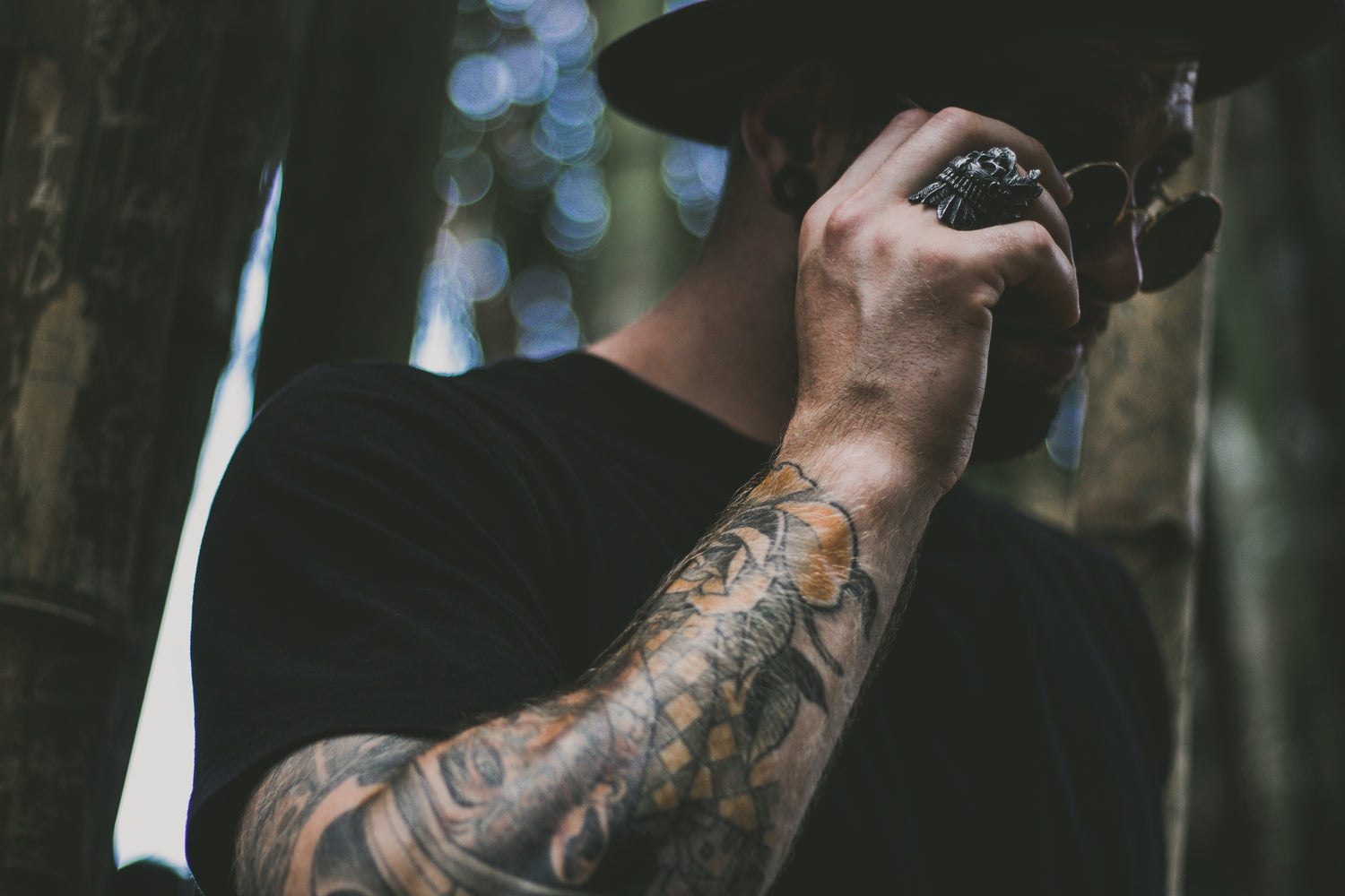 Signet Rings: A Symbol of Elegance and Tradition | How to Wear Them